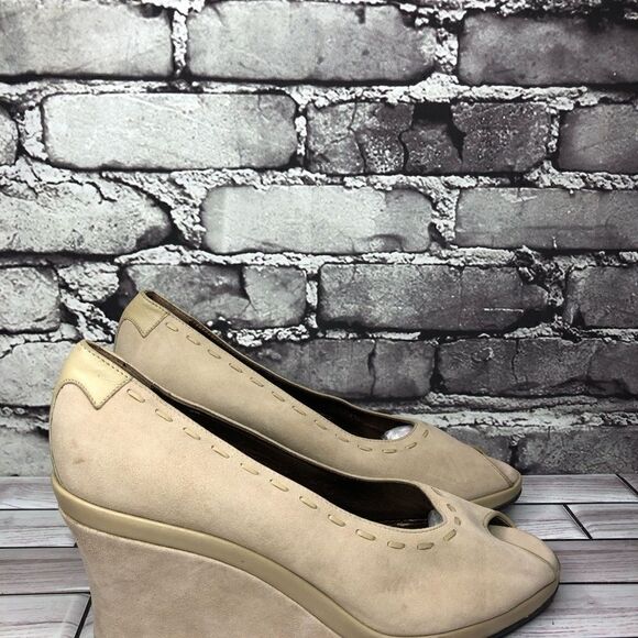 Taryn Rose Beige Suede Leather Peep Toe High Wedges Women Sz 39EU/8.5M US - Picture 2 of 16
